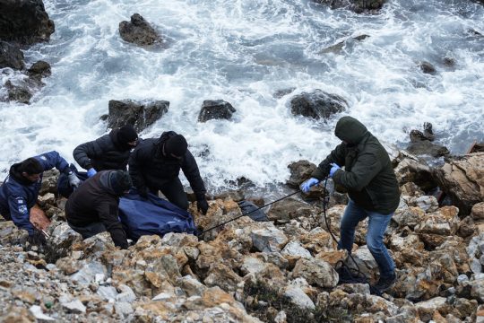 Ναυάγιο με πρόσφυγες ανοικτά της Λέσβου