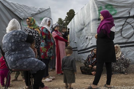 Γυναίκες πρόσφυγες σε καταυλισμό