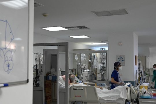 Ασθενείς με κορονοιό σε νοσοκομείο