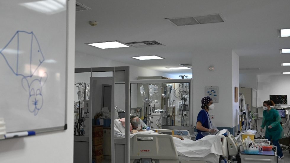 Ασθενείς με κορονοιό σε νοσοκομείο