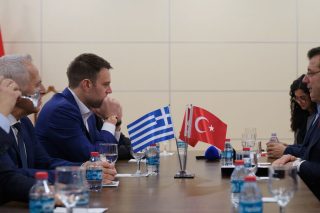 Ο Στέφανος Κασσελάκης βρέθηκε στην Κωνσταντινούπολη για τα Θεοφάνια και χθες είχε συνάντηση με τον δήμαρχο της Πόλης, Εκρέμ Ιμάμογλου