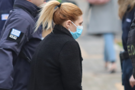 Η Ρούλα Πισπιρίγκου προσάγεται στο δικαστήριο για την τέταρτη μέρα της απολογίας της