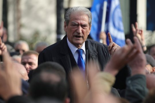 Σαλί Μπερίσα, Αλβανία