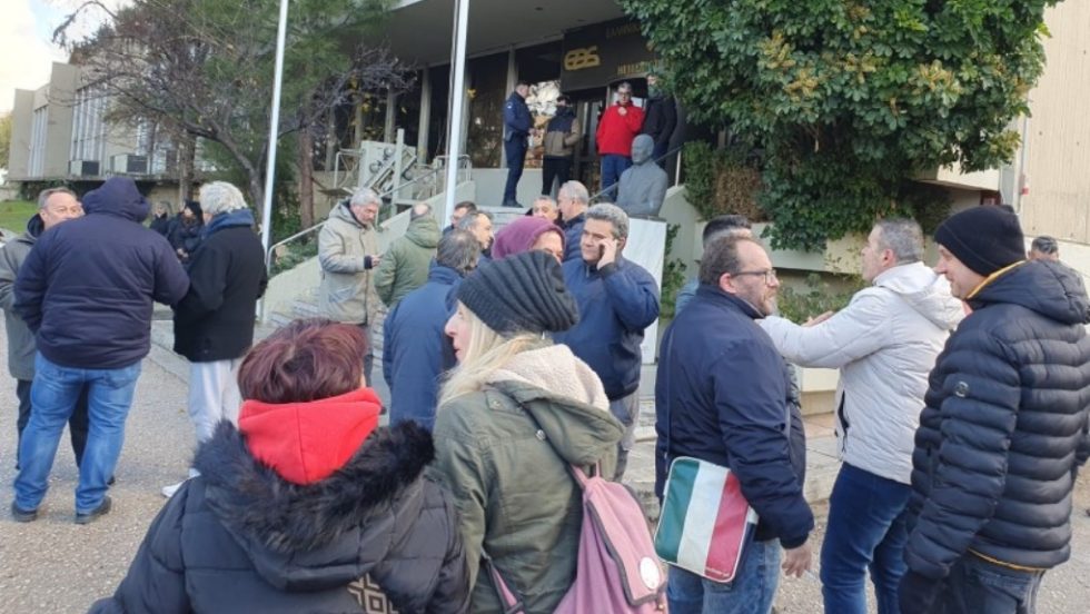 ΕΑΣ, απολύσεις, κινητοποίηση