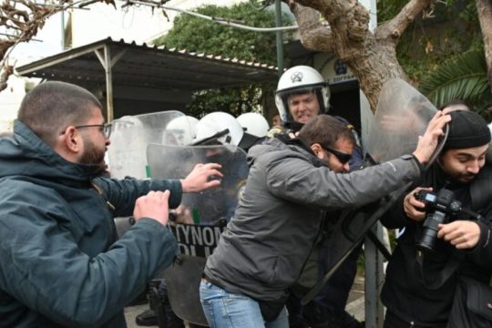 επίθεση αστυνομικών κατά φωτορεπόρτερ