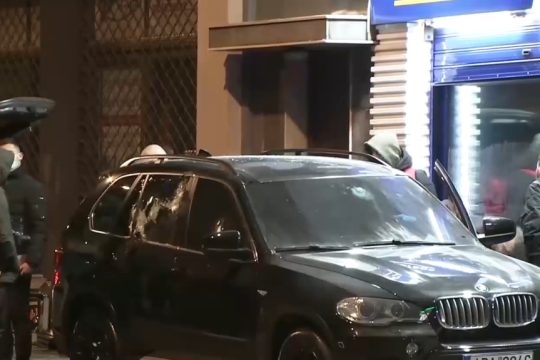 Νέος Κόσμος - Εκτέλεση