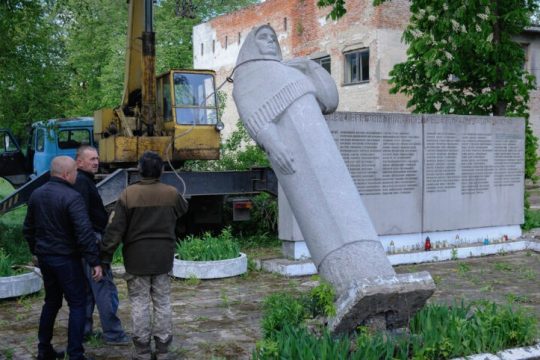 Aφαίρεση αγάλματος στην Λβιβ