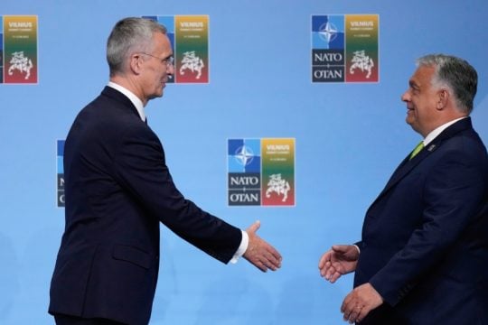Γενς Στόλτενμπεργκ και Βίκτορ Όρμπαν