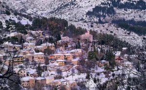 Παραδοσιακά χωριά για ειδυλλιακές χειμερινές αποδράσεις από Αθήνα και Θεσσαλονίκη