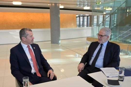 Η απανθρακοποίηση της ναυτιλίας βρέθηκε στο επίκεντρο των συζητήσεων μεταξύ του Αρσένιο Ντομίνγκεζ και του υπουργού Ναυτιλίας, Χρήστου Στυλιανίδη
