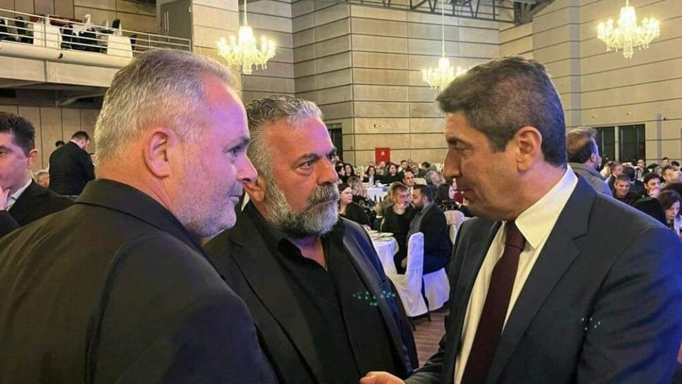 Ο άλλοτε «φλογερός» συνδικαλιστής Πρίαμος Ιερωνυμάκης (στη μέση) με τον υπουργό Λ. Αυγενάκη στην κοπή της πίτας της Ν.Δ. στο Ηράκλειο πριν από λίγες μέρες