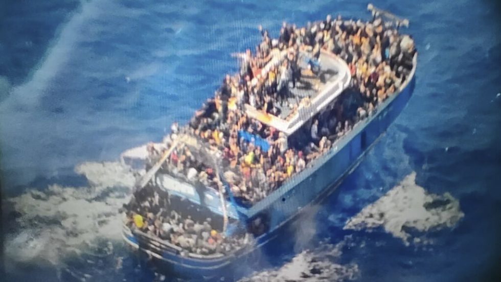 Φωτογραφία από το πλοίο με τους πρόσφυγες στην Πύλο