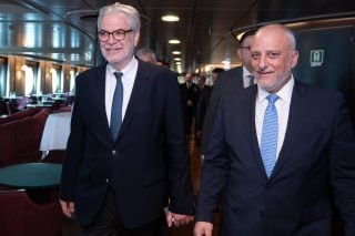 Ο υπουργός Ναυτιλίας Χρ. Στυλιανίδης με τον πρόεδρο του Συνδέσμου Επιχειρήσεων Επιβατηγού Ναυτιλίας (ΣΕΕΝ) Διονύση Θεοδωράτο