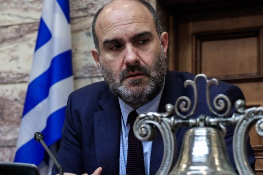 Νέα ερωτήματα Κασσελάκη σε Μαρκόπουλο: «Πόσο δύσκολο επιτέλους είναι να δείξει το πτυχίο του;»