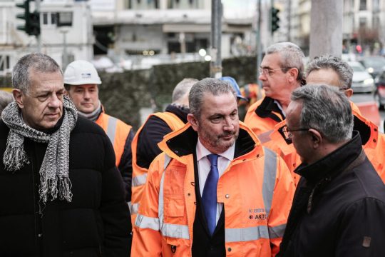 Από αριστερά: Ταχιάος, Εξάρχου, Σταϊκούρας στον Σταθμό Βενιζέλου