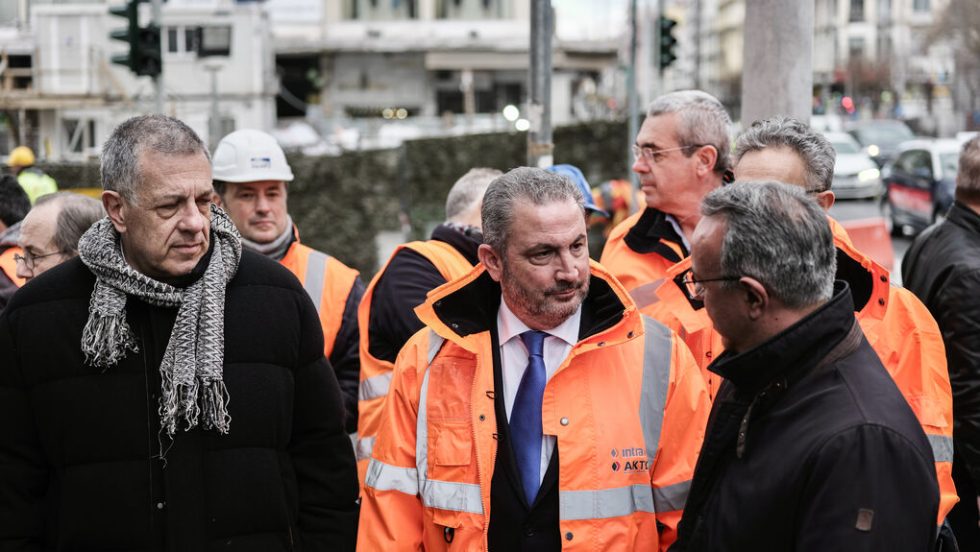 Από αριστερά: Ταχιάος, Εξάρχου, Σταϊκούρας στον Σταθμό Βενιζέλου