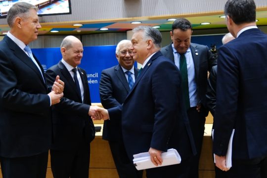 Βίκτορ Ορμπαν- 'Ολαφ Σολτς στη σύνοδο κορυφής της ΕΕ