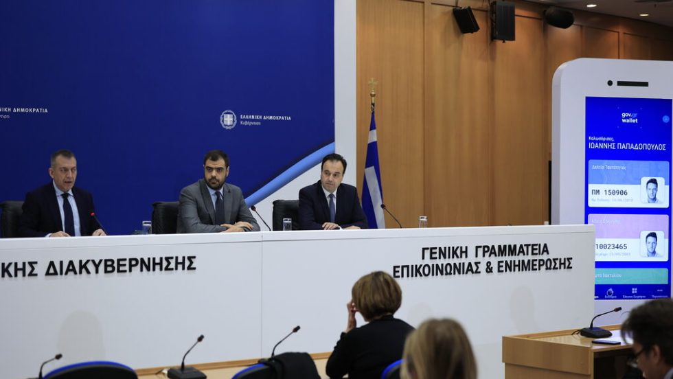 Ο αναπληρωτής υπουργός Αθλητισμού, Γιάννης Βρούτσης, και ο υπουργός Ψηφιακής Διακυβέρνησης, Δημήτρης Παπαστεργίου.