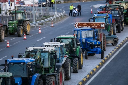 Μπλόκα αγροτών στη Λάρισα