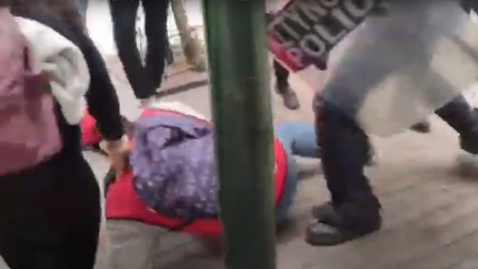 επίθεση ΜΑΤ σε πωλητή της Σχεδίας