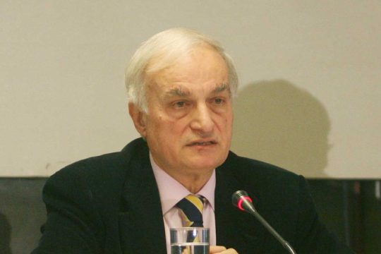 Ο Μανώλης Μαυρομμάτης