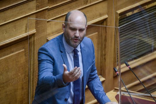 Μαρκόπουλος σε Κασσελάκη: «Ο πατέρας μου δεν είχε τα εκατομμύρια του δικού του, αλλά ένα πανεπιστήμιο το έχω βγάλει»