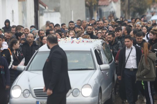 Στιγμιότυπο από την κηδεία του Κώστα Φραγκούλη