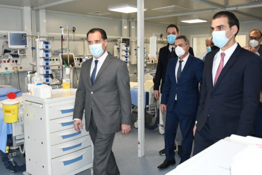 ο Άδωνις Γεωργιάδης στο νοσοκομείο «Παπανικολάου»