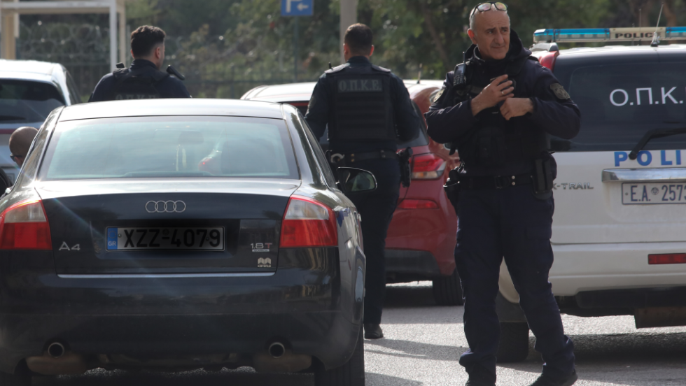 Από την μεταγωγή του Χρήστου Τσάκαλου στα δικαστήρια της πρώην Σχολής Ευελπίδων