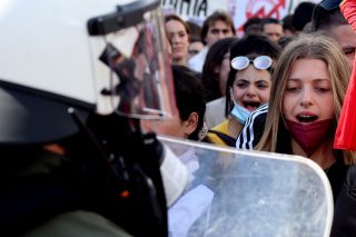 Η οργή ζωγραφισμένη στα πρόσωπα των διαδηλωτών φοιτητών