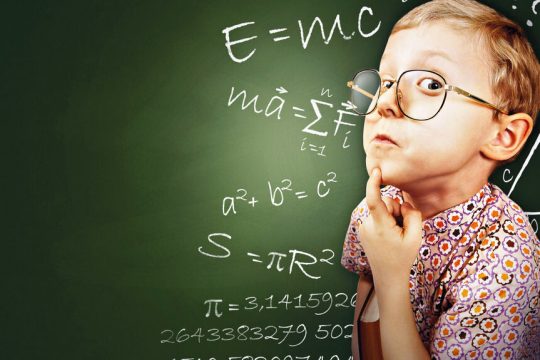 Γιατί η έμφυτη και απολύτως φυσική σχέση των νηπίων με τα μαθηματικά γίνεται, κατόπιν, στο σχολείο προβληματική και βασανιστική για έναν μεγάλο αριθμό παιδιών;