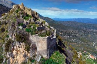 Το κάστρο του Μυστρά με τις καλοστεκούμενες επάλξεις