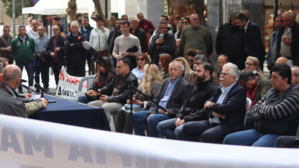 Από τη συνέντευξη Τύπου των εργαζομένων της ΛΑΡΚΟ έξω από το ΥΠΟΙΚ