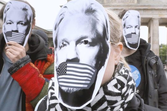assange - διαδήλωση