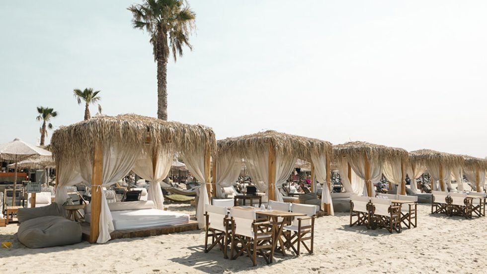 Τμήμα του beach bar στη «Σαχάρα»