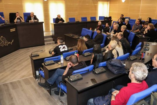 Λάρισα, συνάντηση συγγενών των θυμάτων των Τεμπών