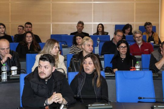 Λάρισα, συνάντηση συγγενών των θυμάτων των Τεμπών