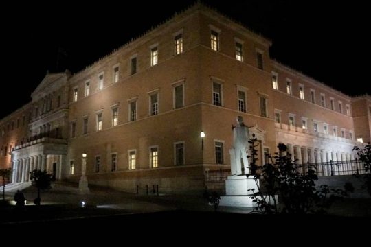Βουλή, φωτισμένη, νύχτα