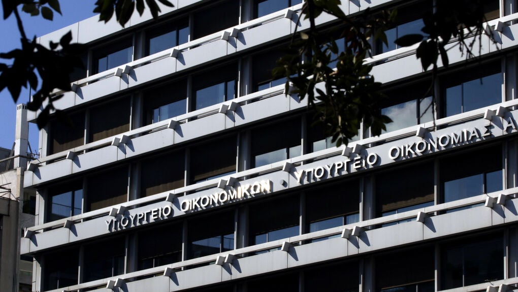 Προϋπολογισμός: Πρωτογενές πλεόνασμα 3,6 δισ. ευρώ στο πεντάμηνο – Υπέρβαση 2,4 δισ. ευρώ από το στόχο