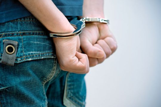 Σιδηροδέσμιο στο Δρομοκαΐτειο οδηγήθηκε 17χρονο παιδί από τη Χίο, στο φάσμα του αυτισμού