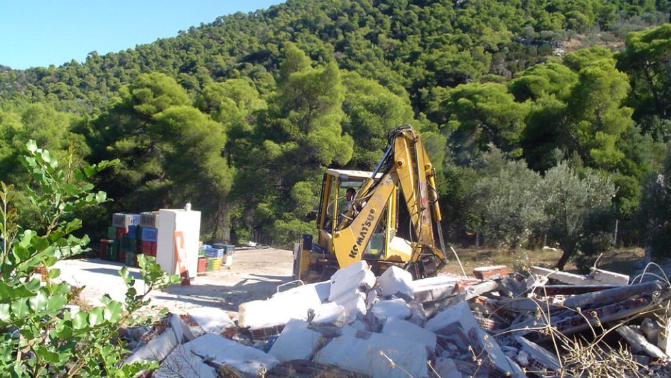 Κατεδάφιση αυθαιρέτου