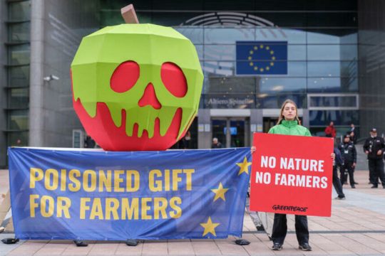 Διαμαρτυρία της Greenpeace κατά της αγροτικής πολιτικής στις Βρυξέλλες