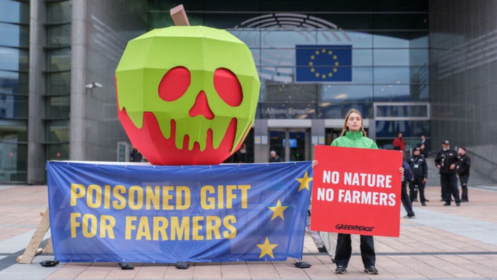 Διαμαρτυρία της Greenpeace κατά της αγροτικής πολιτικής στις Βρυξέλλες