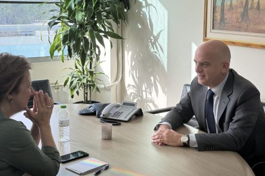 Ο διοικητής του e-ΕΦΚΑ, Αλέξανδρος Βαρβέρης, με τη Χριστίνα Κοψίνη