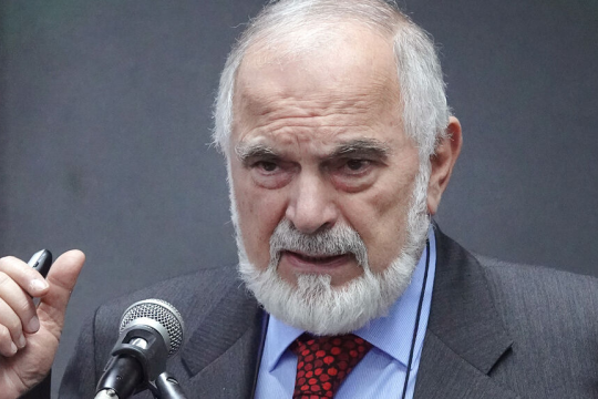 Ευάγγελος Φιλόπουλος, χειρουργός, τ. διευθυντής Κλινικής Μαστού, Γενικό Αντικαρκινικό - Ογκολογικό Νοσοκομείο Αθηνών «Ο Αγιος Σάββας», πρόεδρος της Ελληνικής Αντικαρκινικής Εταιρείας