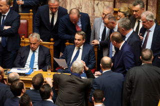 Ο Κυρ. Μητσοτάκης στη Βουλή με υπουργούς του.
