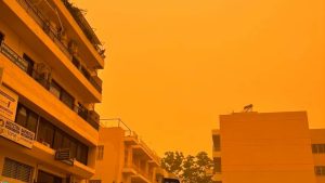 Κιτρίνισε ο ουρανός στην Καλαμάτα από την αφρικανική σκόνη