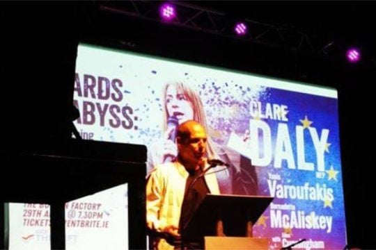 Βαρουφάκης - Claire Daly