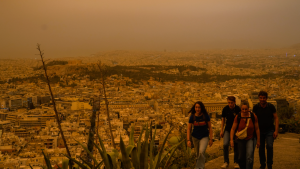 Αφρικανική σκόνη: Απόκοσμες εικόνες, αλλά και χιούμορ στα social [βίντεο]