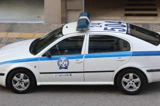 Αγρίνιο: Λήστεψε βενζινάδικο, εξομολογήθηκε και παραδόθηκε μαζί με τον ιερέα